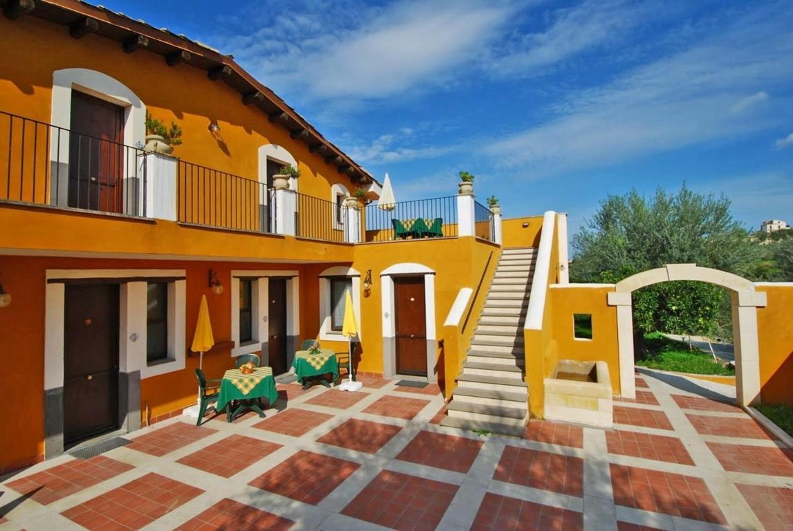 Agriturismo Roccadia Carlentini Bagian luar foto